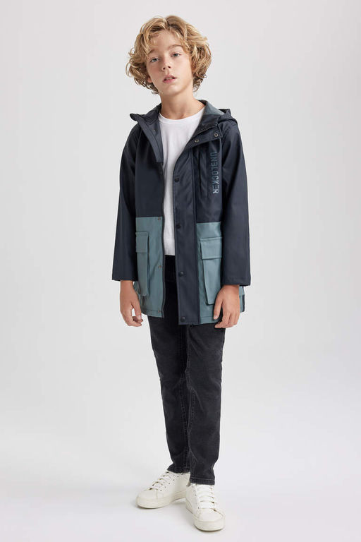 Водоотталкивающий ветрозащитный плащ с капюшоном для мальчика - Defacto фото 6