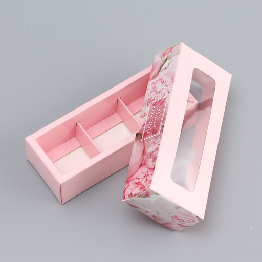 Коробка с обечайкой для 3 конфет, с окном «Праздничный букет», 13×5×3.3 см