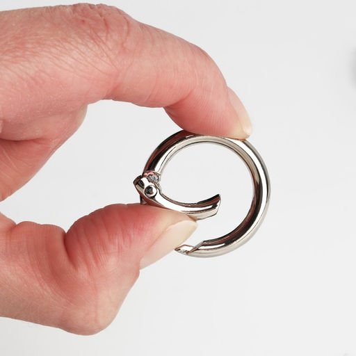 Цена за 100 шт. Кольцо-карабин, d=20/28 мм, толщина - 4 мм, цвет серебряный