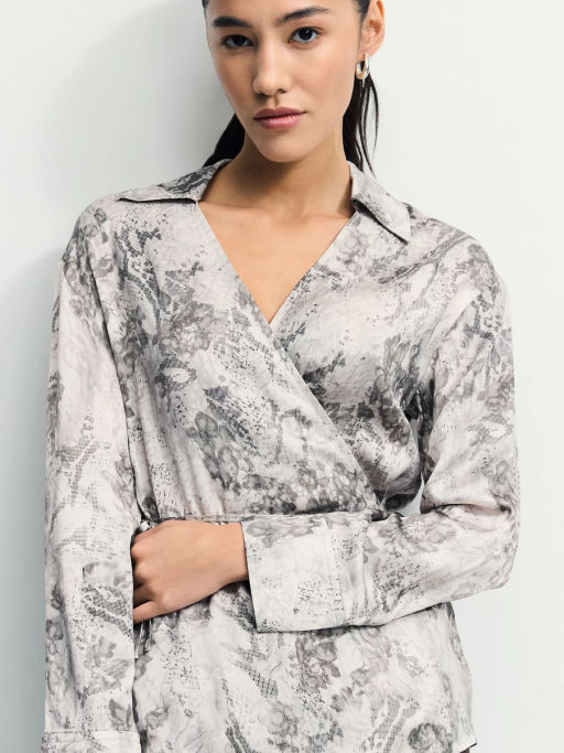 Приталенная блуза из вискозы / Zarina