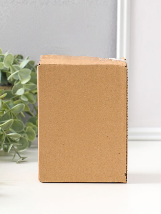 Фигурка полистоун Зайчик держит красное сердце в лапках, 13 см