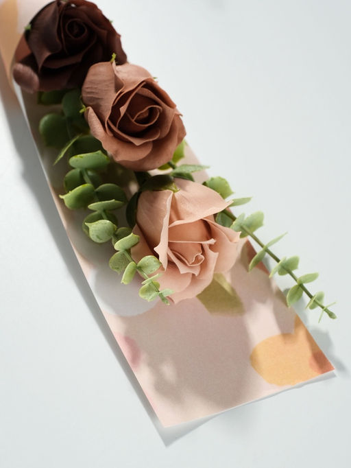 Букет из мыльных лепестков для ванны Три розы с эвкалиптом, подарочный, бежевый, 8.5?7.4?38.6 см - Simaland фото 3