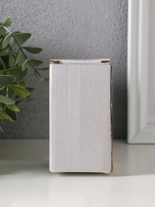 Фигура настольная полистоун Заюшка с розовым бантиком в цветочной юбочке, на полку, длинные ножки, 4.8?4?24.5 см