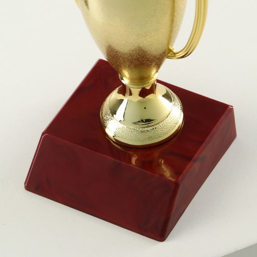 Кубок 056, наградная фигура, золото, подставка пластик, 12×6.3×6.3 см