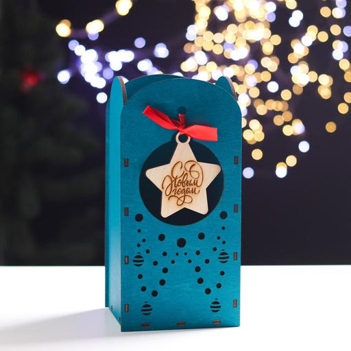 Подарочная коробка деревянная с елочной игрушкой "Звездочка" зеленый кетцаль 12,6х11,8х26 см