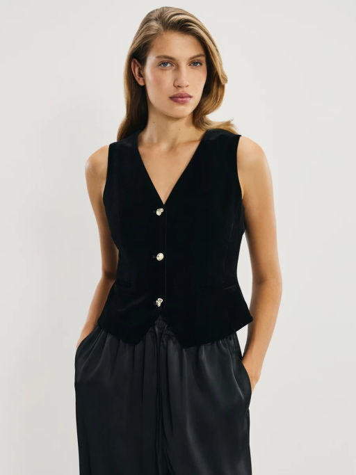 Приталенный жилет из бархата / Zarina