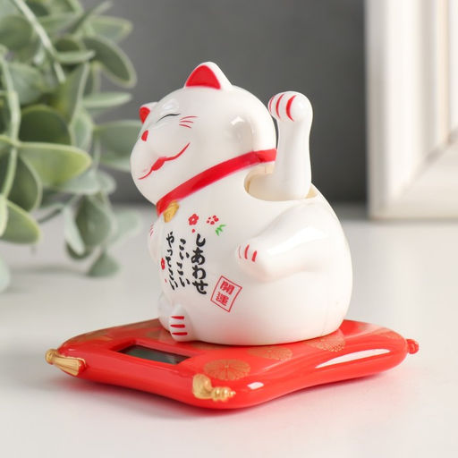 Маятник настольный антистресс «Манэки-нэко белый на подушке», пластик, от солнечной батареи, 6.5×7.5×7 см