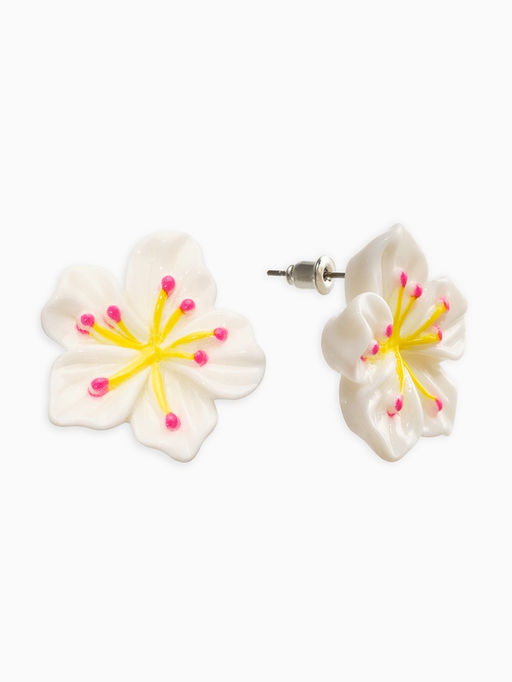 Цена за 2 шт. Серьги пластик "Лилии", цвет белый