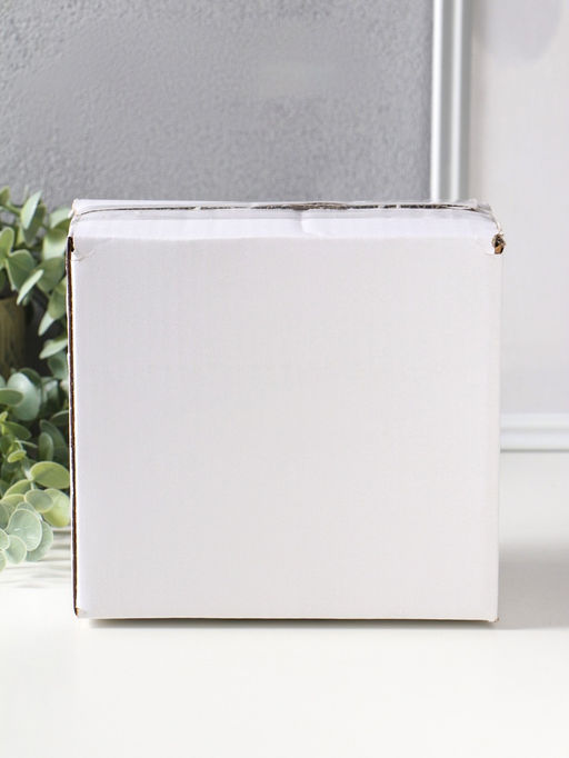 Фигурка полистоун лак «Пухлый кот в жилете, на кресле-качалке», 12×7.7×13.5 см