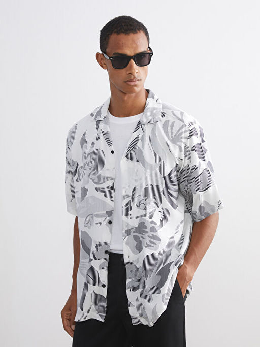 Regular Fit Resort Yaka K?sa Kollu Desenli Erkek G?mlek