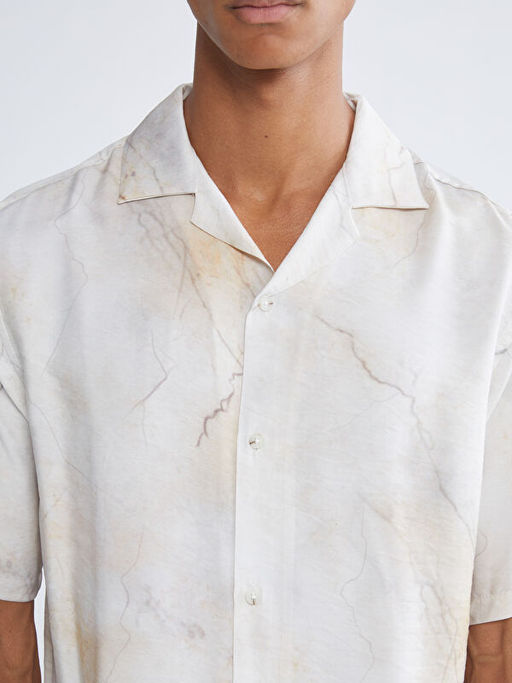 Regular Fit Resort Yaka K?sa Kollu Desenli Erkek G?mlek