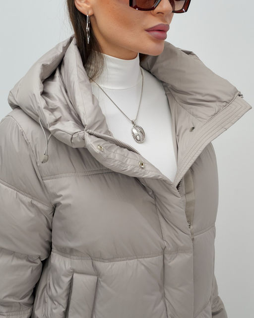 Пальто зимнее утепленное с капюшоном женское бежевого цвета 7618B