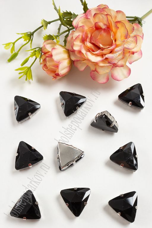 Стразы пришивные 18 мм "Треугольник" (10 шт) SF-3765, черный №16