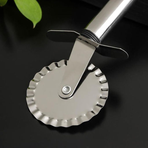 Нож для пиццы и теста Доляна Помощник, 18 см, ребристый, цвет черный  фото 2