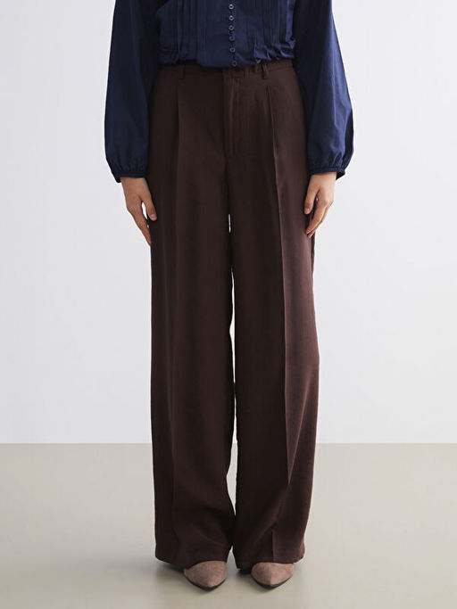 Standart Fit Kad?n Pileli Pantolon