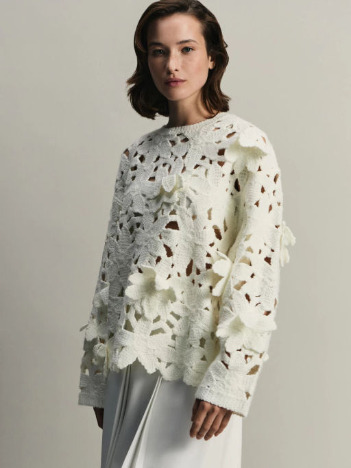 Фактурный джемпер с объёмными цветами / Zarina