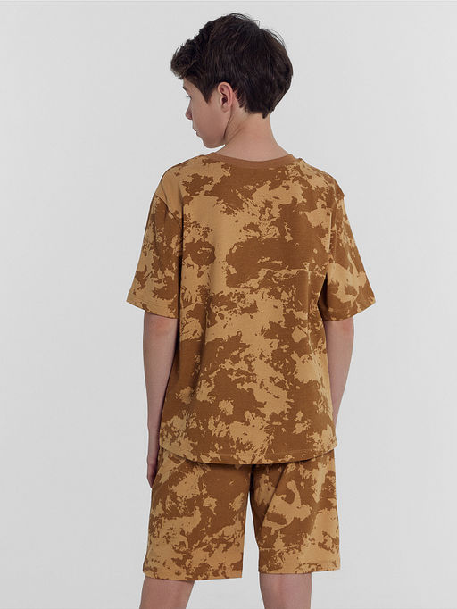Комплект для мальчиков (футболка, шорты) бежевый с дизайнерским принтом - Mark formelle фото 4