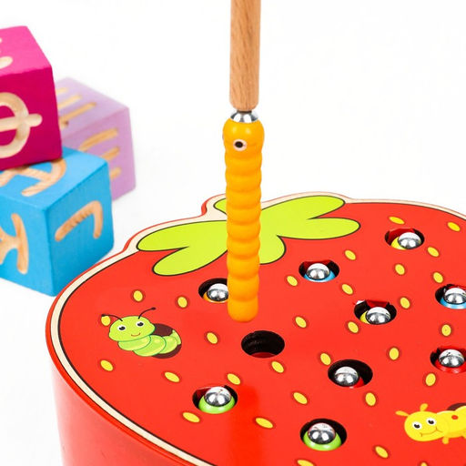 Игрушка развивающая рыбалка «Клубника», 7×15.5×17 см