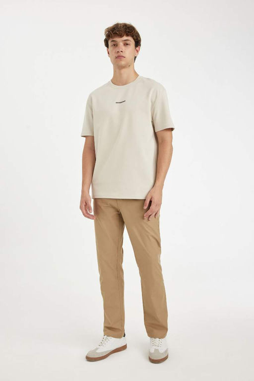 Футболка из плотной ткани с короткими рукавами и круглым вырезом обычного кроя с принтом - Defacto фото 2