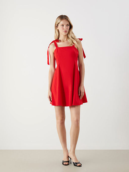 Kare Yaka Mini Elbise