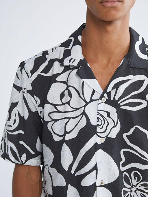 Regular Fit Resort Yaka K?sa Kollu Desenli Viskon Erkek G?mlek