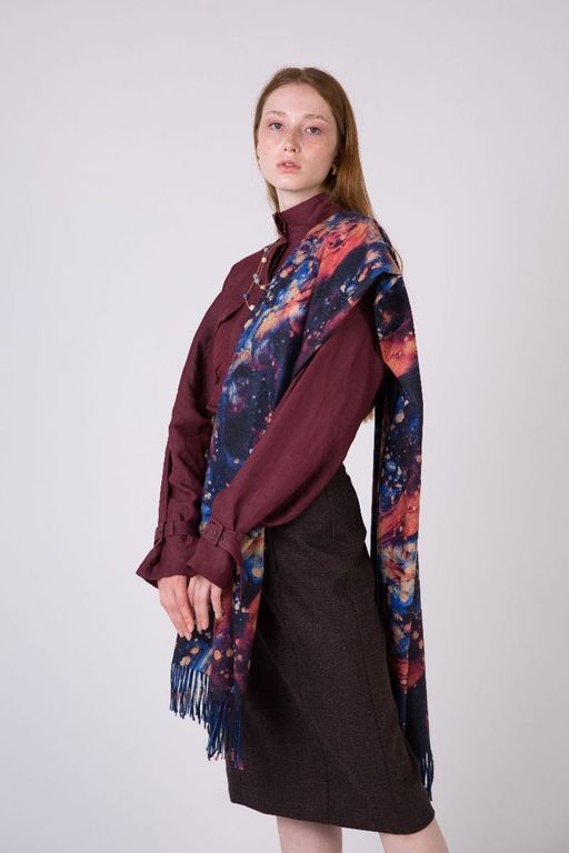 Палантин из полиэстера и вискозы с бахромой