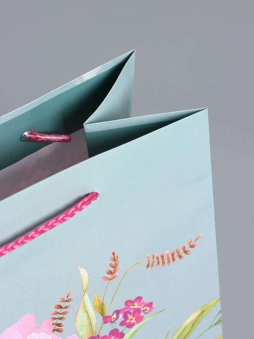 Пакет подарочный ламинированный «Цветочный комплимент», серый с розовым, 18×22.3×10 см