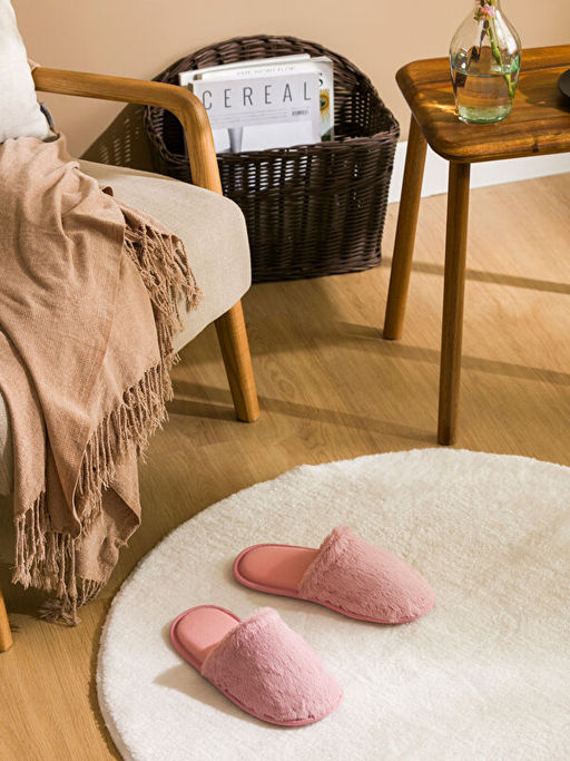 Pel?? Kad?n Ev Terli?i