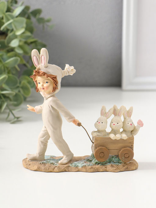 Фигурка полистоун Девочка в комбинезоне с заячьими ушами, везет тележку с зайцами, 13.5 см