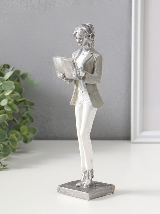 Сувенир полистоун "Девушка в бело-сером костюме с компьютером в наушниках" 24 см