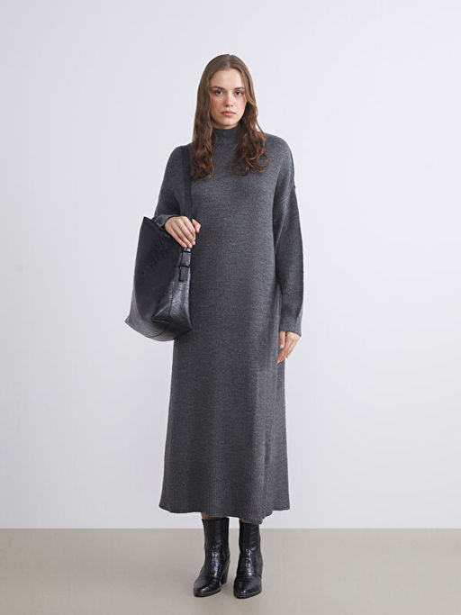 Dik Yaka Triko Elbise