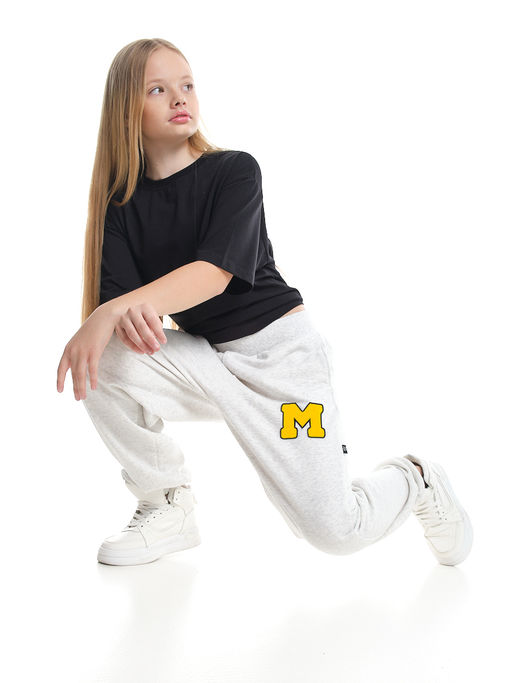 Брюки спортивные с эмблемой 22-7611 светло-серый меланж - Mini maxi фото 6