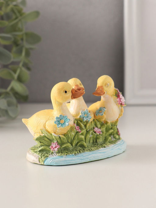 Фигурка полистоун Утята в пруду с цветами, 9?5.5?6.5 см