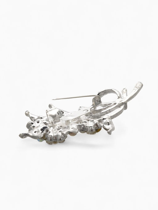 Брошь Цветы на ветке, цвет белый в серебре