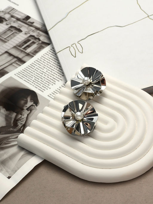 Серьги клипсы для ушей QF «Тренд. Объёмный цветок», цвет серебро