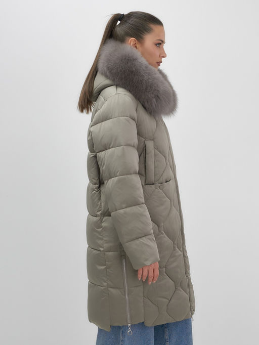 Пальто зимнее утепленное с мехом и капюшоном тренд коричневого цвета 7753K - Visdeer фото 8