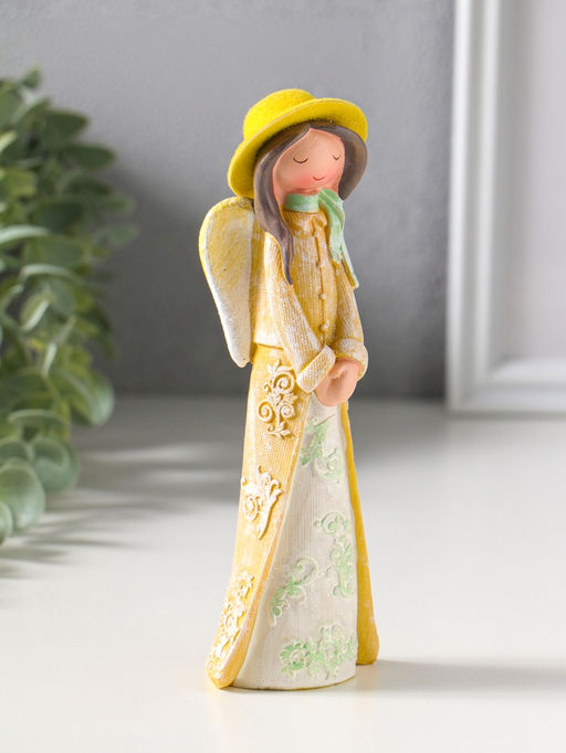 Сувенир полистоун "Малышка-ангел в желтой накидке и шляпке" 6х4,2х17 см