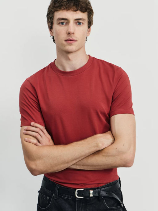 Базовая футболка slim fit / Zarina