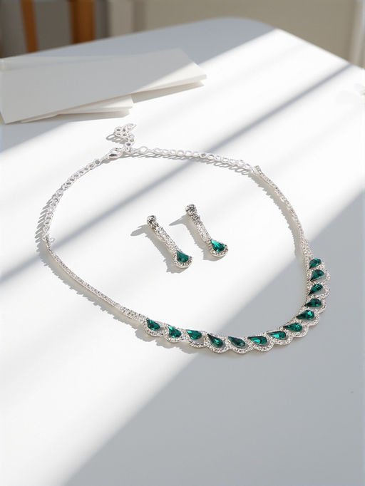 Набор 2 предмета: серьги, колье Листопад капли, цвет зелёно-белый в серебре, 45 см