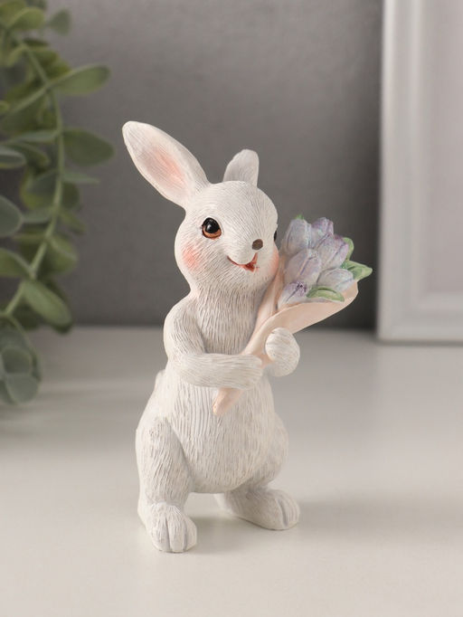 Фигурка полистоун Белый кролик с букетом тюльпанов, 7?6?11.5 см