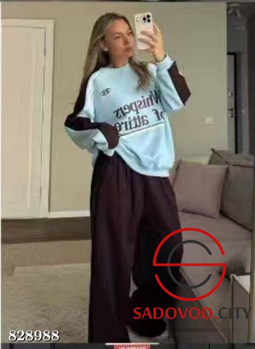 Спортивный женский костюм