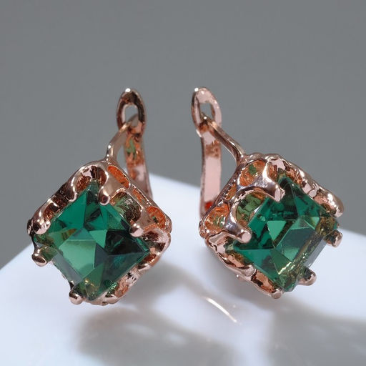 Цена за 2 шт. Серьги со стразами «Эдель» ромб, цвет зелёный в розовом золоте