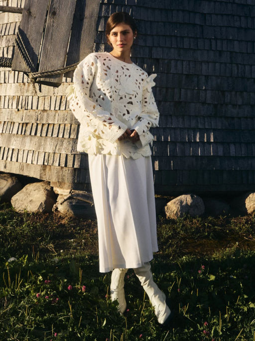 Фактурный джемпер с объёмными цветами / Zarina