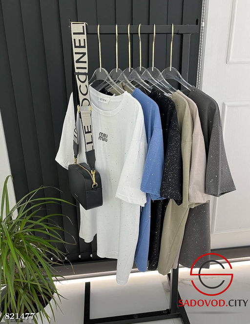 Футболка женская со стразами