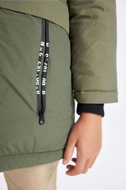 Водоотталкивающая парка с капюшоном и карманом на молнии с плюшевой подкладкой для мальчика - Defacto фото 8