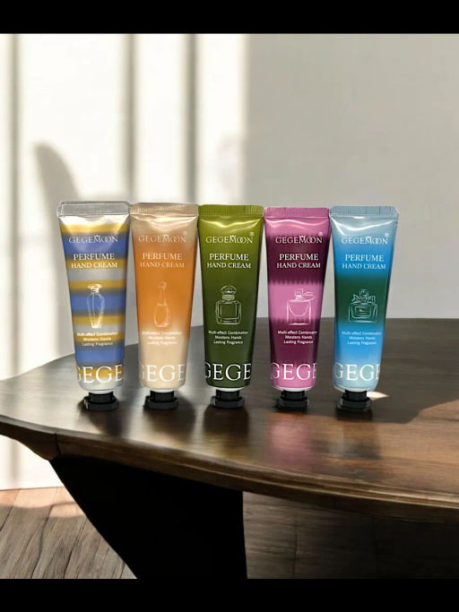 Крем для рук увлажняющий и питательный подарочный набор.