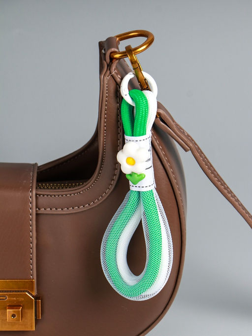 Цена за 2 шт. Брелок на карабине "Цветок. Шнур-сетка" двойной шнур 0,7 см бело-зелёный 14,5х2х1,7 см