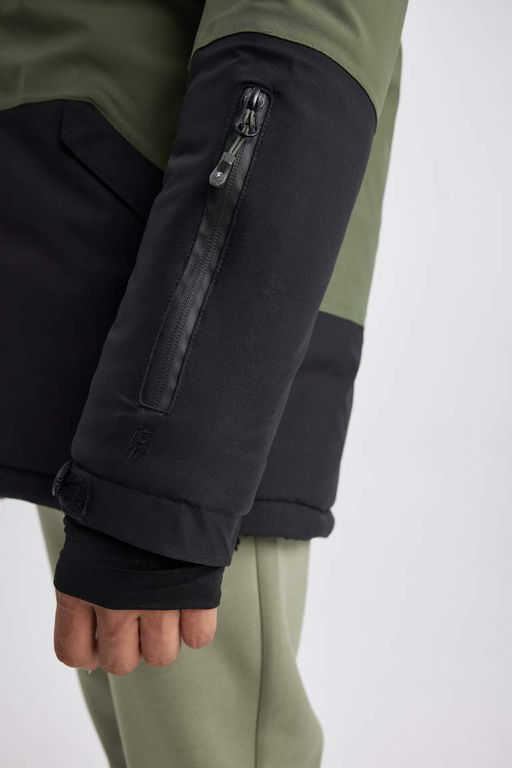 Водоотталкивающее водонепроницаемое пальто стандартной посадки с капюшоном DeFactoFit  фото 10