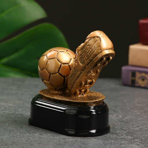 Кубок наградной с фигуркой «Футбол: золотой мяч», 11×11×7 см