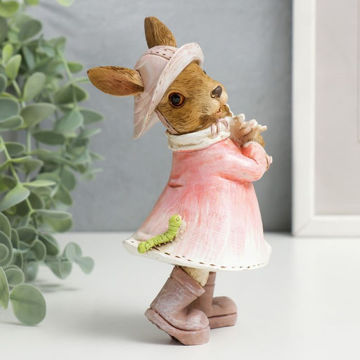 Фигурка полистоун Зайка в шляпке и дождевике с цветком и гусеницей, 14.5?6.5?8 см